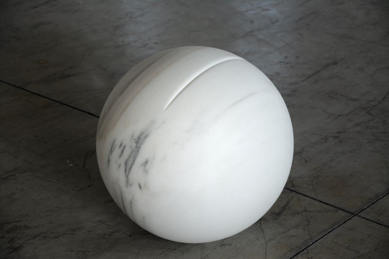 Adeline de Monseignat, In the Flesh III, 2016, ianco Cevedale marble., 40 cm diameter, B1