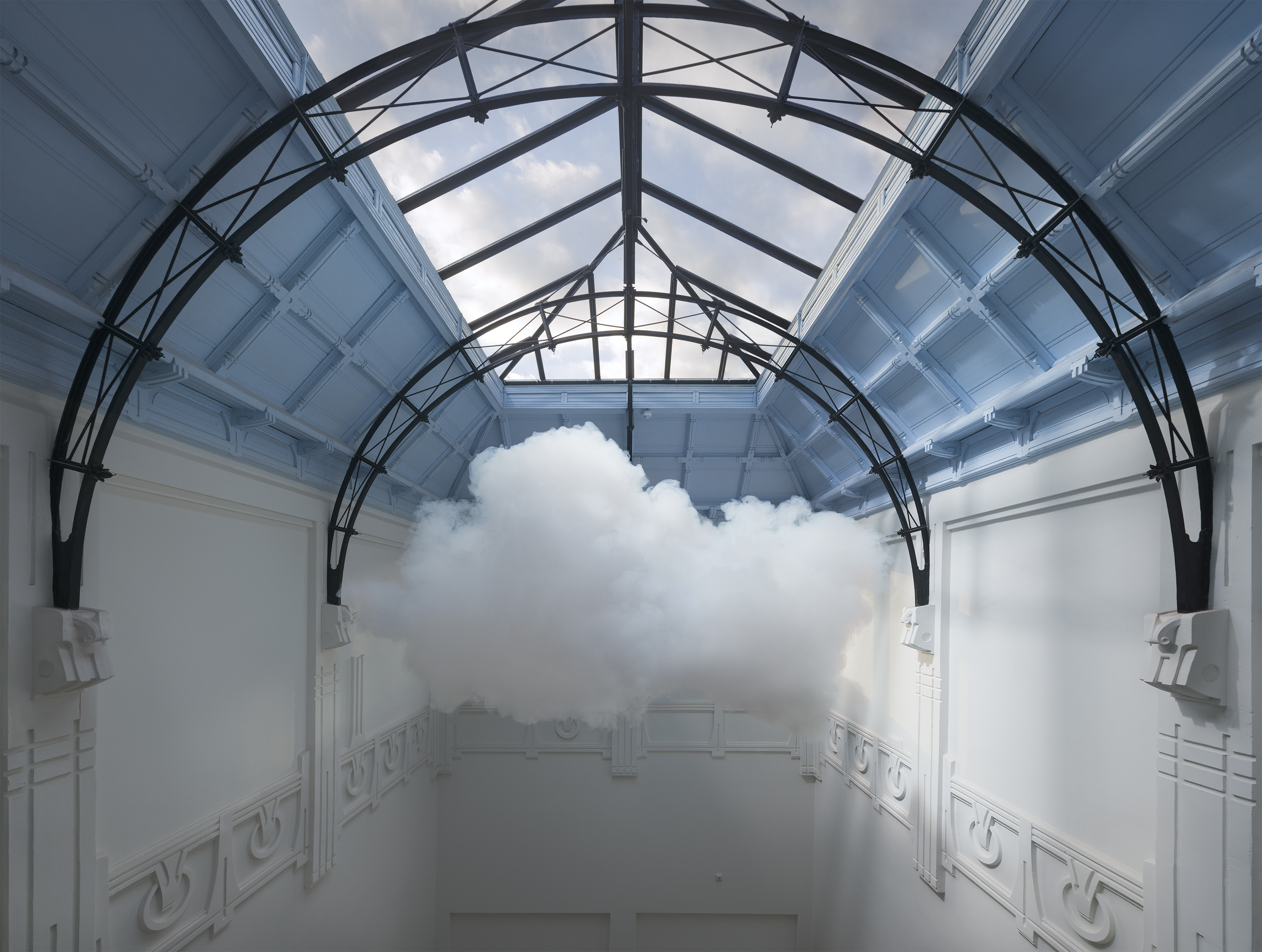 Berndnaut Smilde Nimbus De.Groen, 2017 digital c-type print on aluminium, lime wood frame natural finish, glazed with plexi 150 x 200 cm