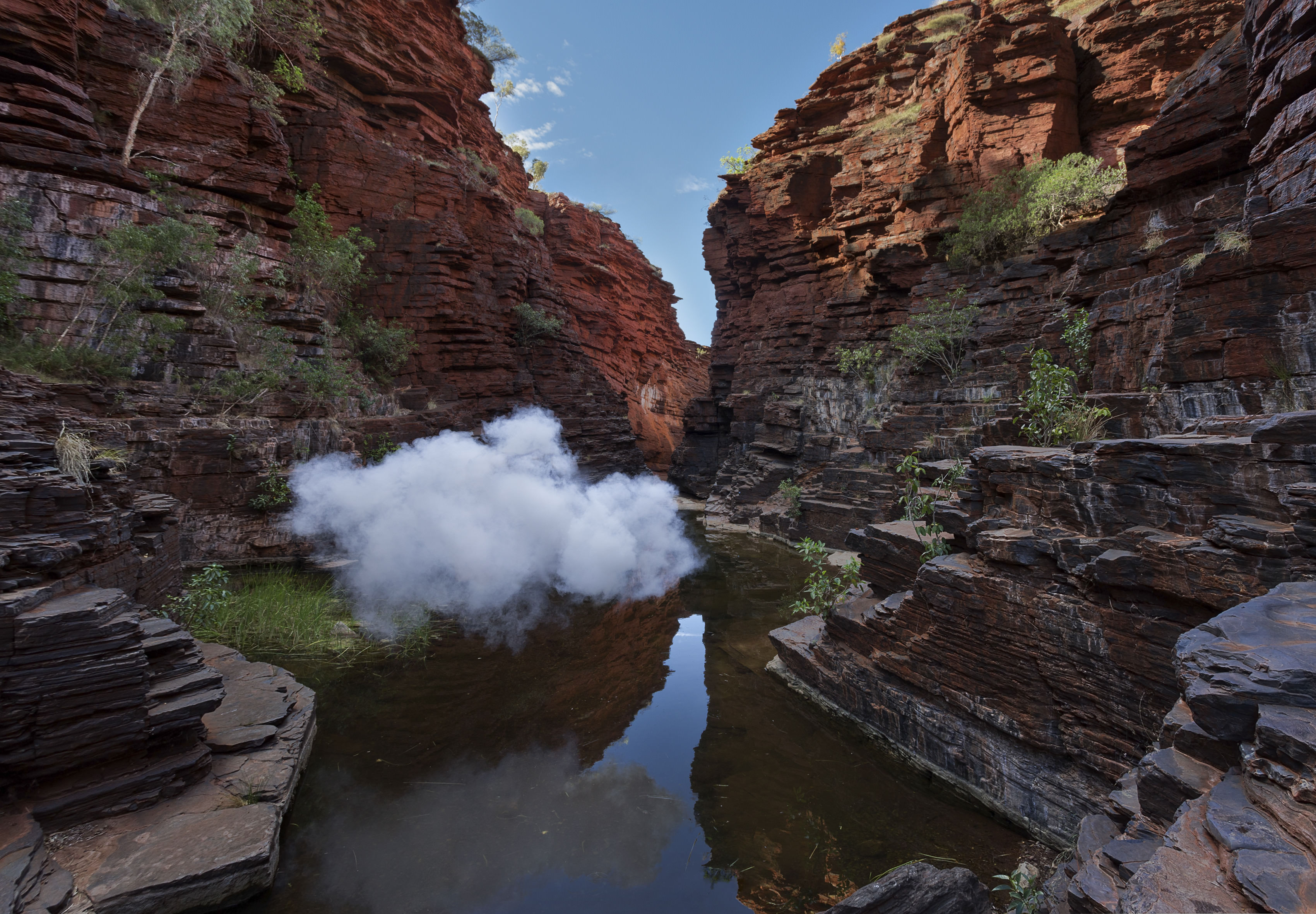 Berndnaut Smilde, Nimbus Karijini, 2017, digital c-type print on aluminium, framed, 125 x 180 cm