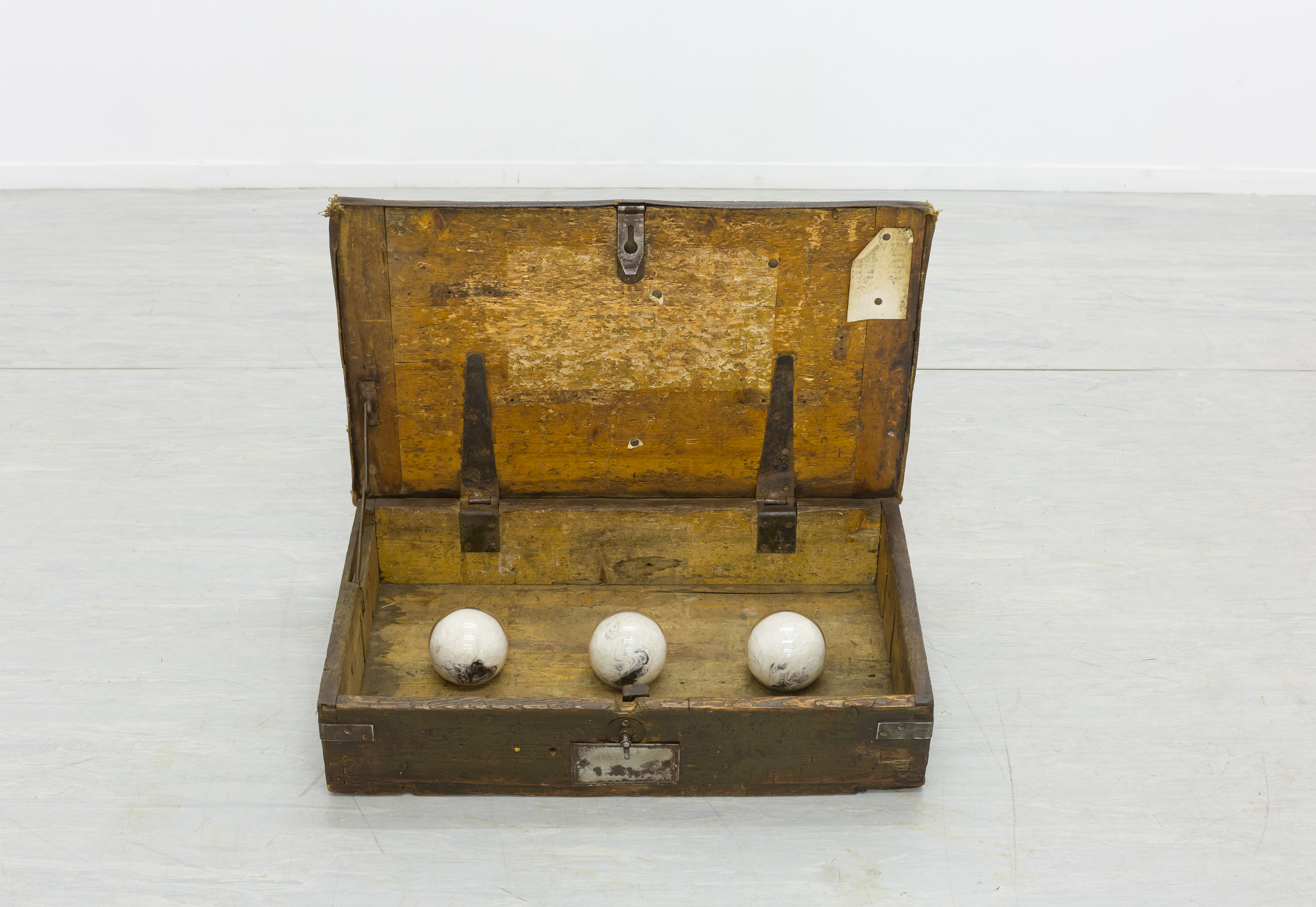 Adeline de Monseignat, Dessine-moi un mouton, 2013, Sheepskin, hand blown glass, pillow filler, found box, 71 x 46 x 17cm.2
