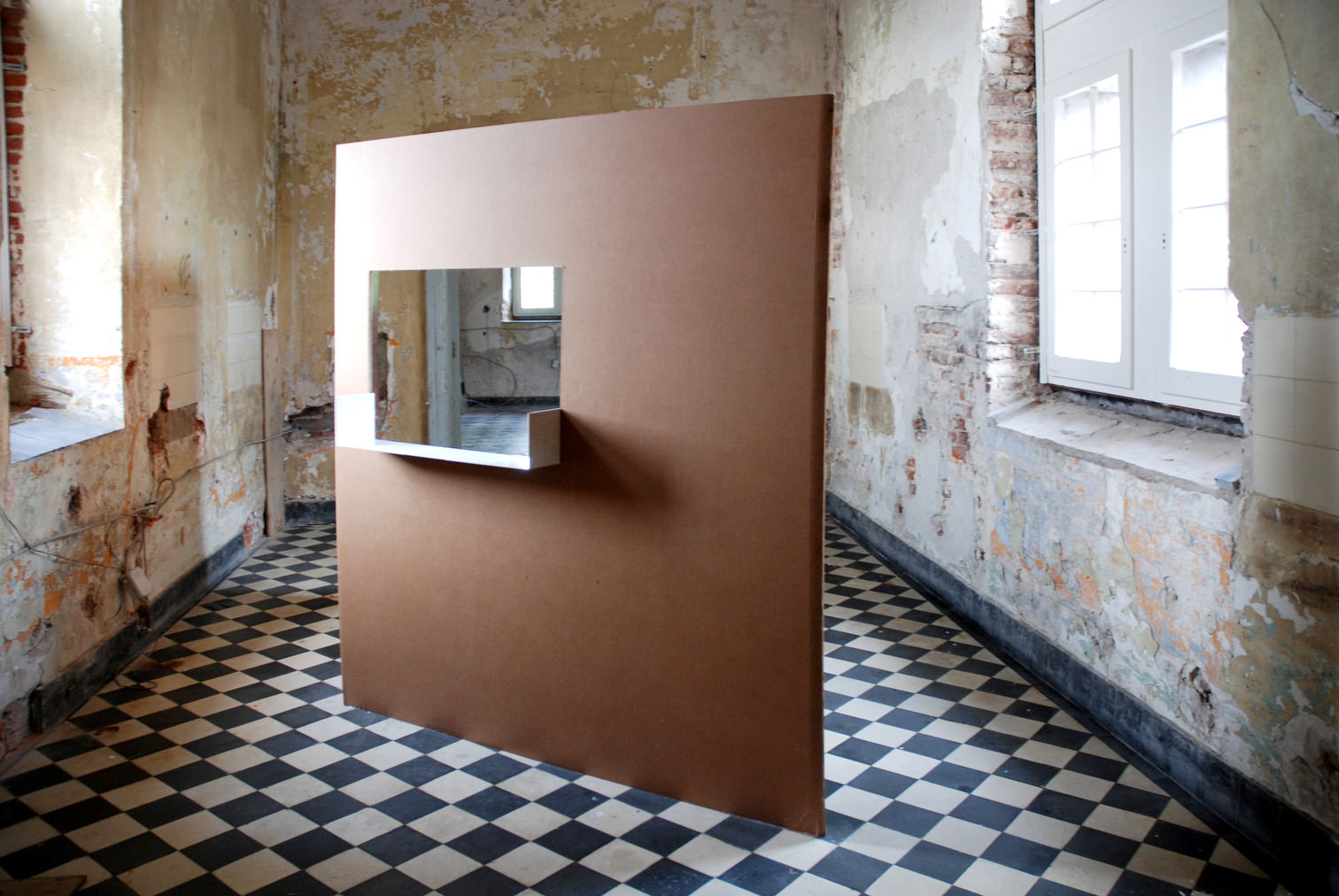 Berndnaut Smilde, Kammerspiele, 2012, cardboard, photomural tiles, 190 x 285 cm