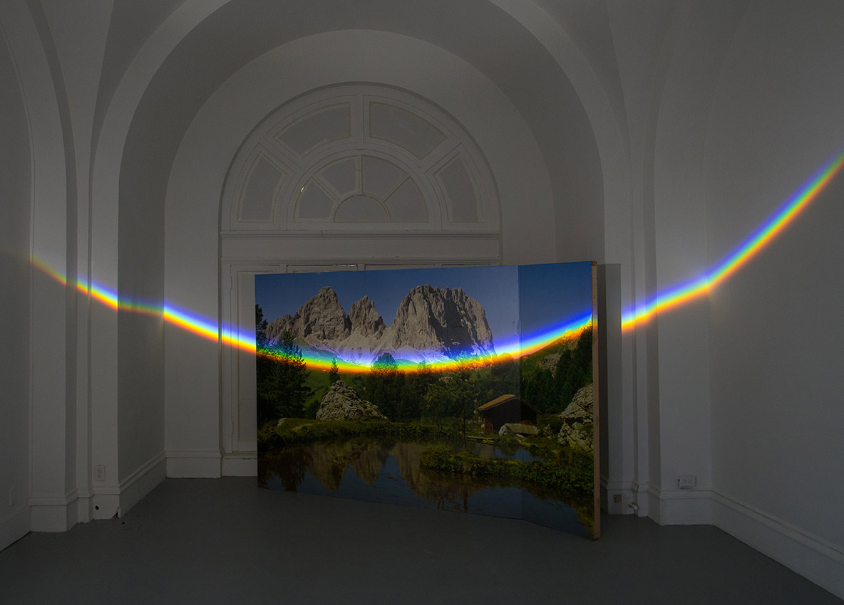 Berndnaut Smilde, Unflattened, 2012, photomural, prisim, light, 200 x 300 cm