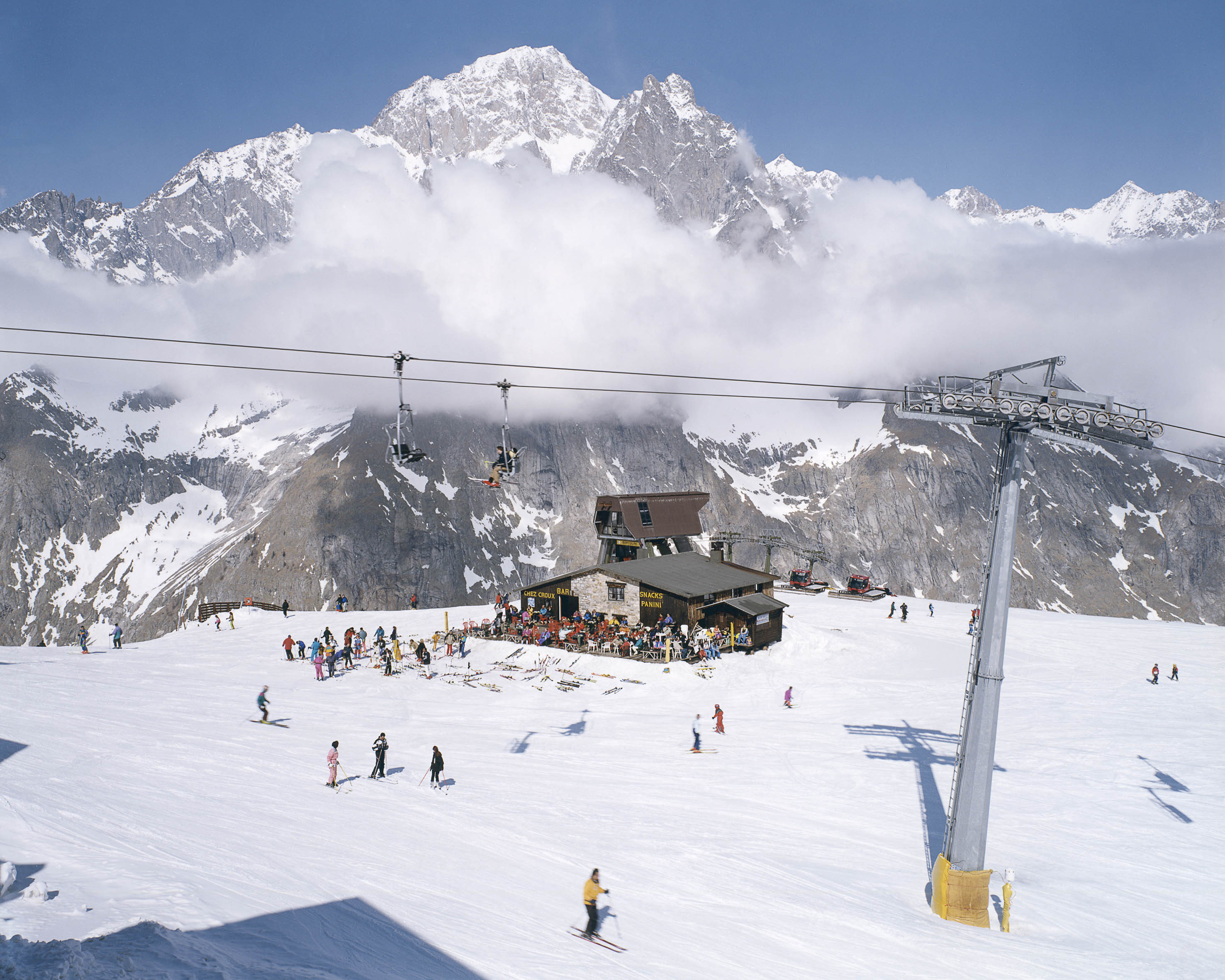 Massimo-Vitali-Courmayeur-Mont-Blanc-2006-chromogenic-print-with-Diasec-mount-and-wooden-frame-182-x-233-cm